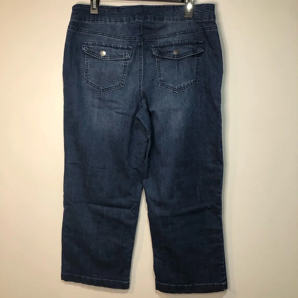 D. Jeans Cropped Ankle Blue Denim Jeans, with Button Accents - Picture 2 of 7